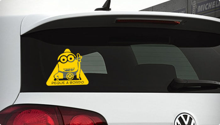 pegatina bebe a bordo minions personalizable