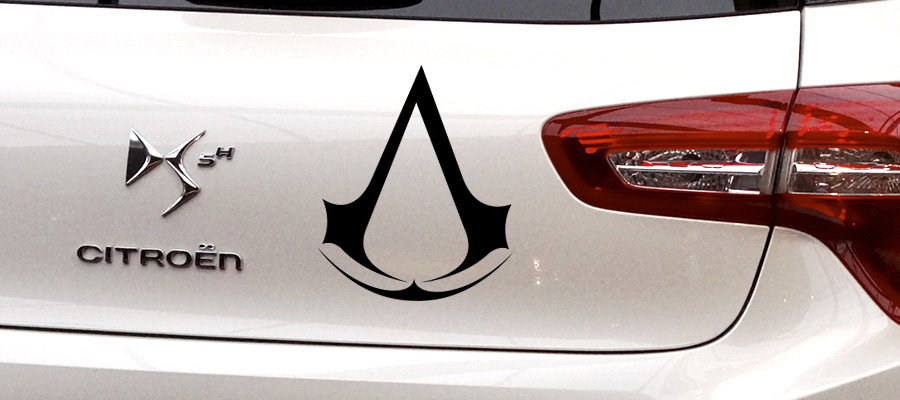 pegatina assasins creed logo