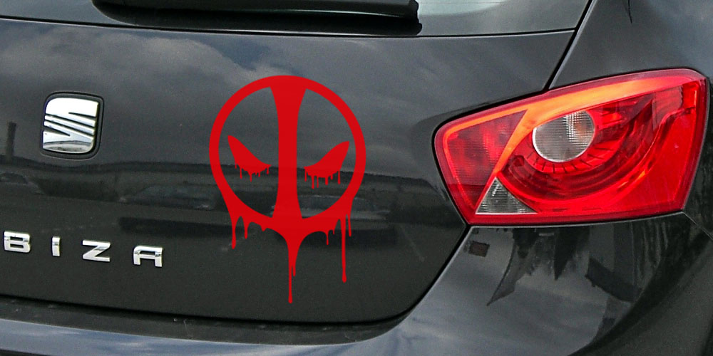 pegatina deadpool simbolo sangre troquelado